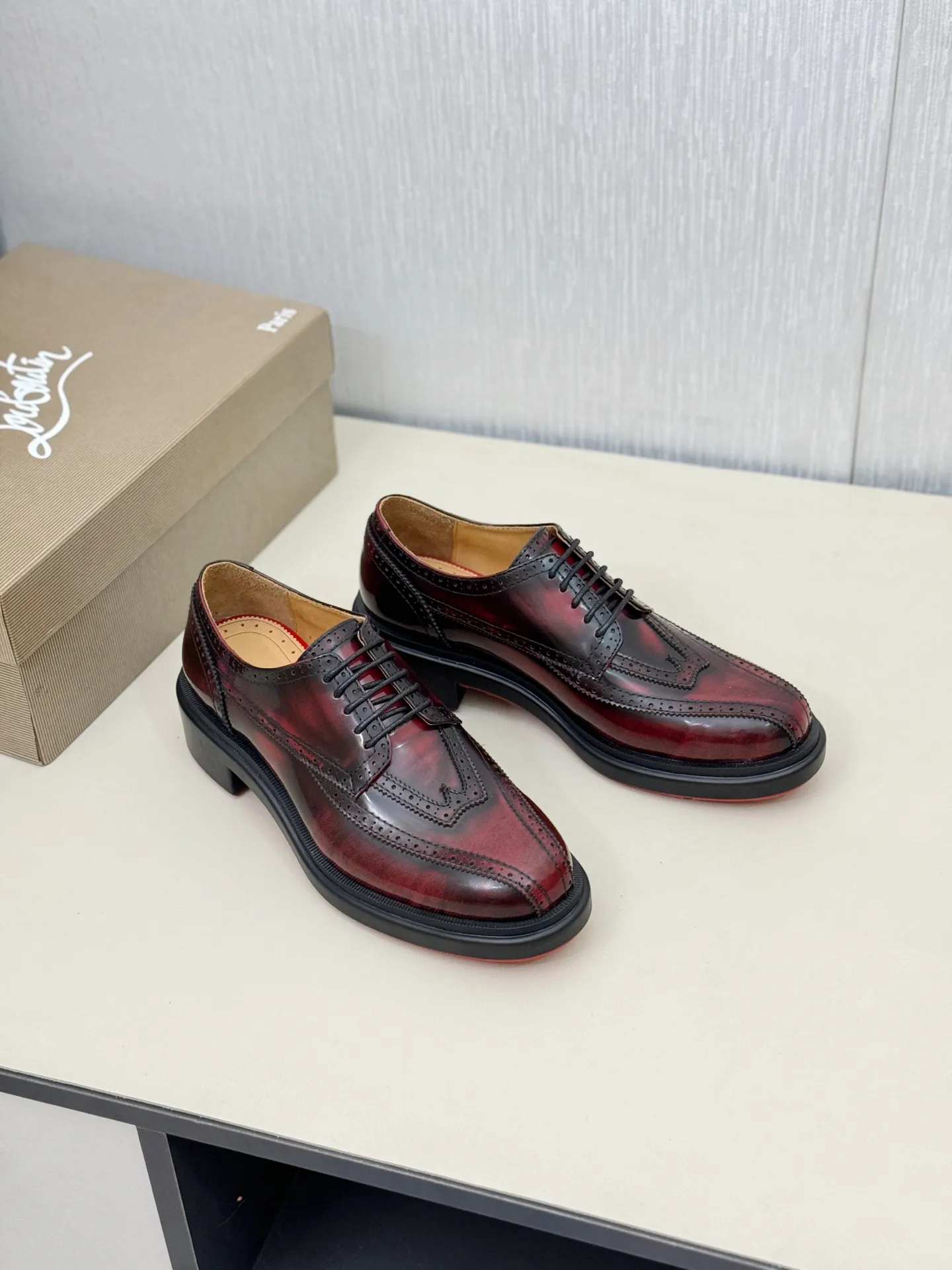 [CL～High-end men’s red-soled shoes] Top P: 880💰. Size: 39-44 (38.45.46 can be customized) 🆑Top original order purchasing agent Imported open-edge bead fabric and water-dyed cowhide inside 🉑️ Imported TPU rubber sole, wear-resistant and non-slip, full of European style.